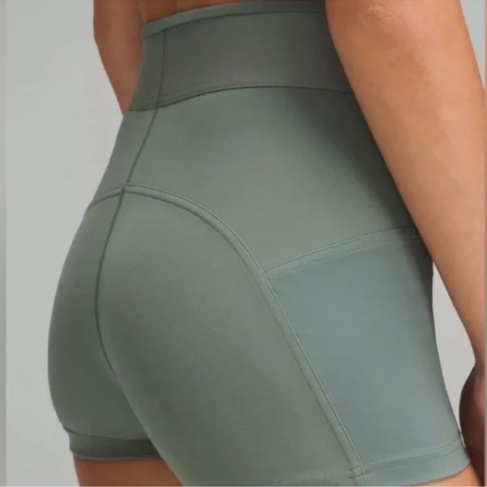 NWT lululemon license to Tain HR short 2” Logo size 8 - Picture 9 of 9